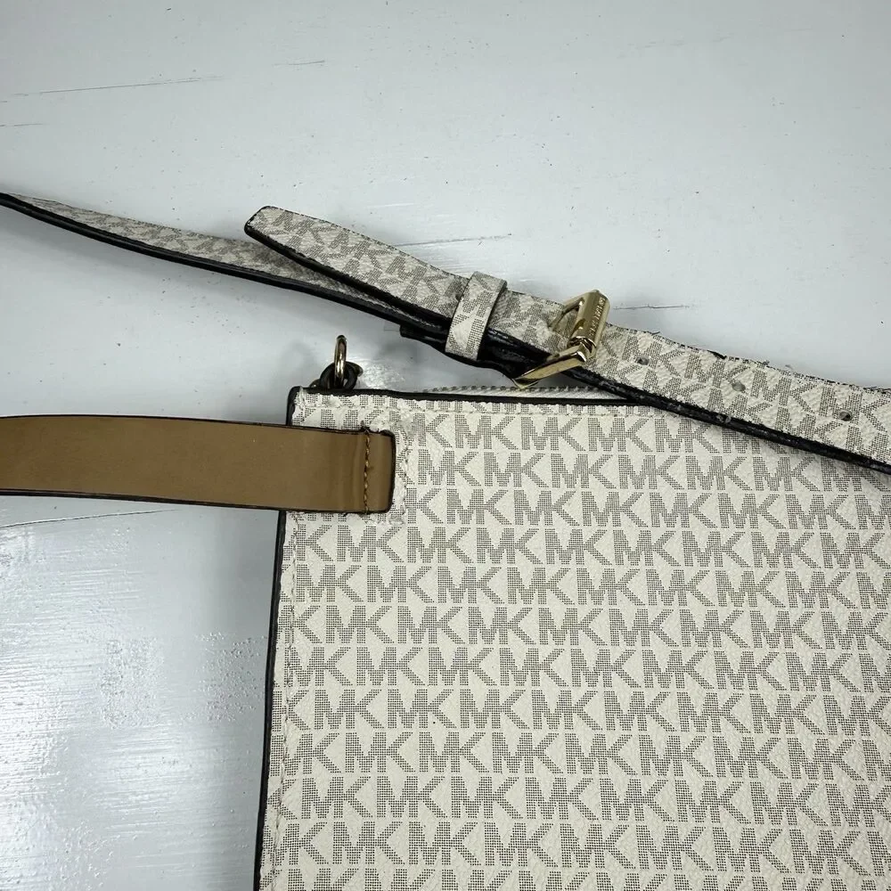 Michael Kors MK Signature Vanilla Fanny Pack Belt Bag Size Small W/Gold Detail